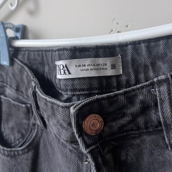 💙BOGO💙 Zara Straight Leg Jean Distressed Black Size 4 - Picture 2 of 5